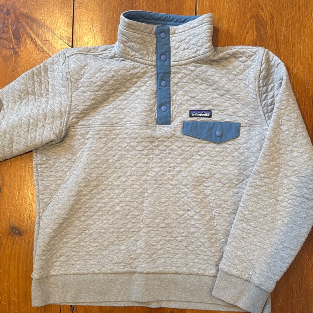 Patagonia Women’s size Large quarter button down sweatshirt